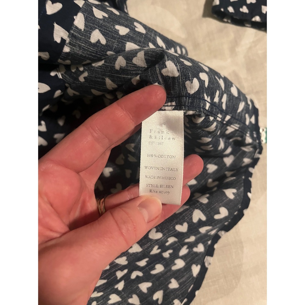 Frank & Eileen "Eileen" navy blue white heart printed cotton button up xs - Picture 6 of 8